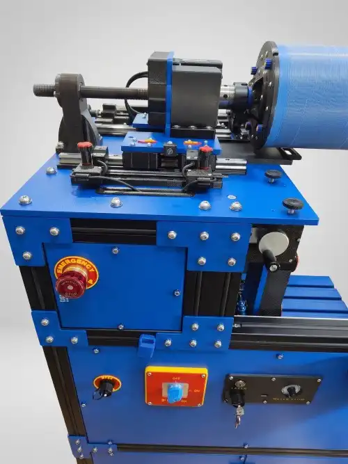 Аварийният бутон, главният прекъсвач и регулаторът на водата на Gem Slicer Standard